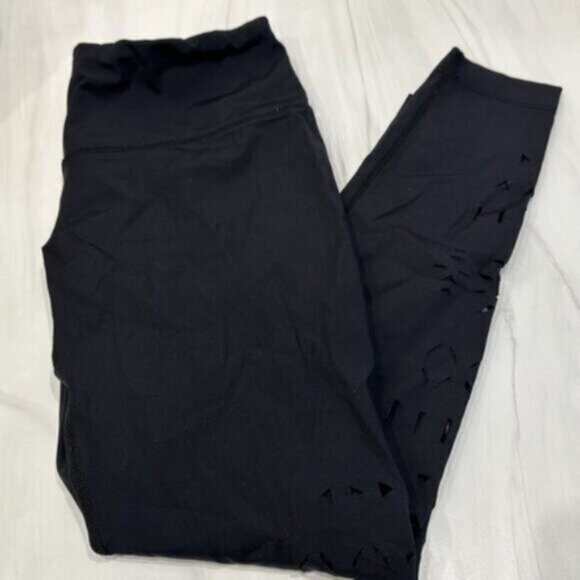 Kira Grace Women's Black Cut Out Cropped Leggings Size Small - Picture 2 of 5